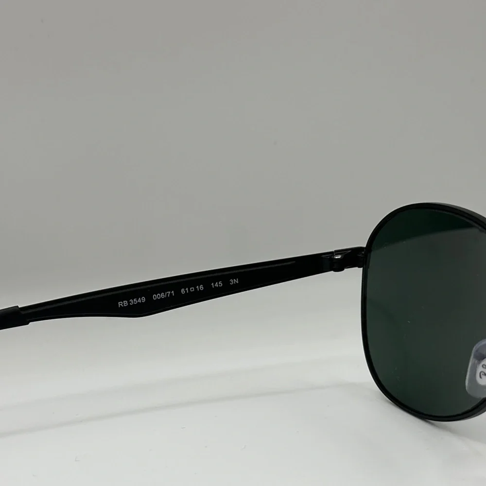 Ray-Ban features style